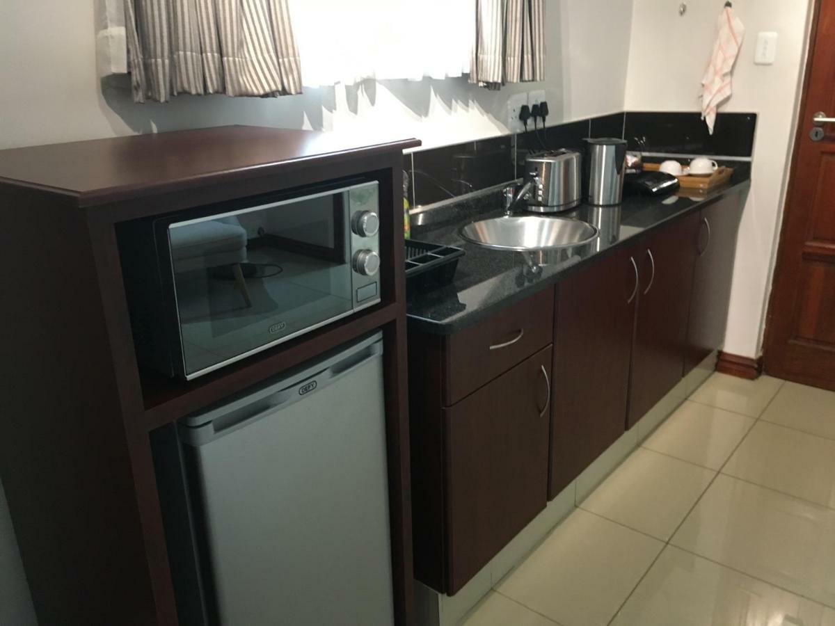 The Meritus Guest House Westville Esterno foto