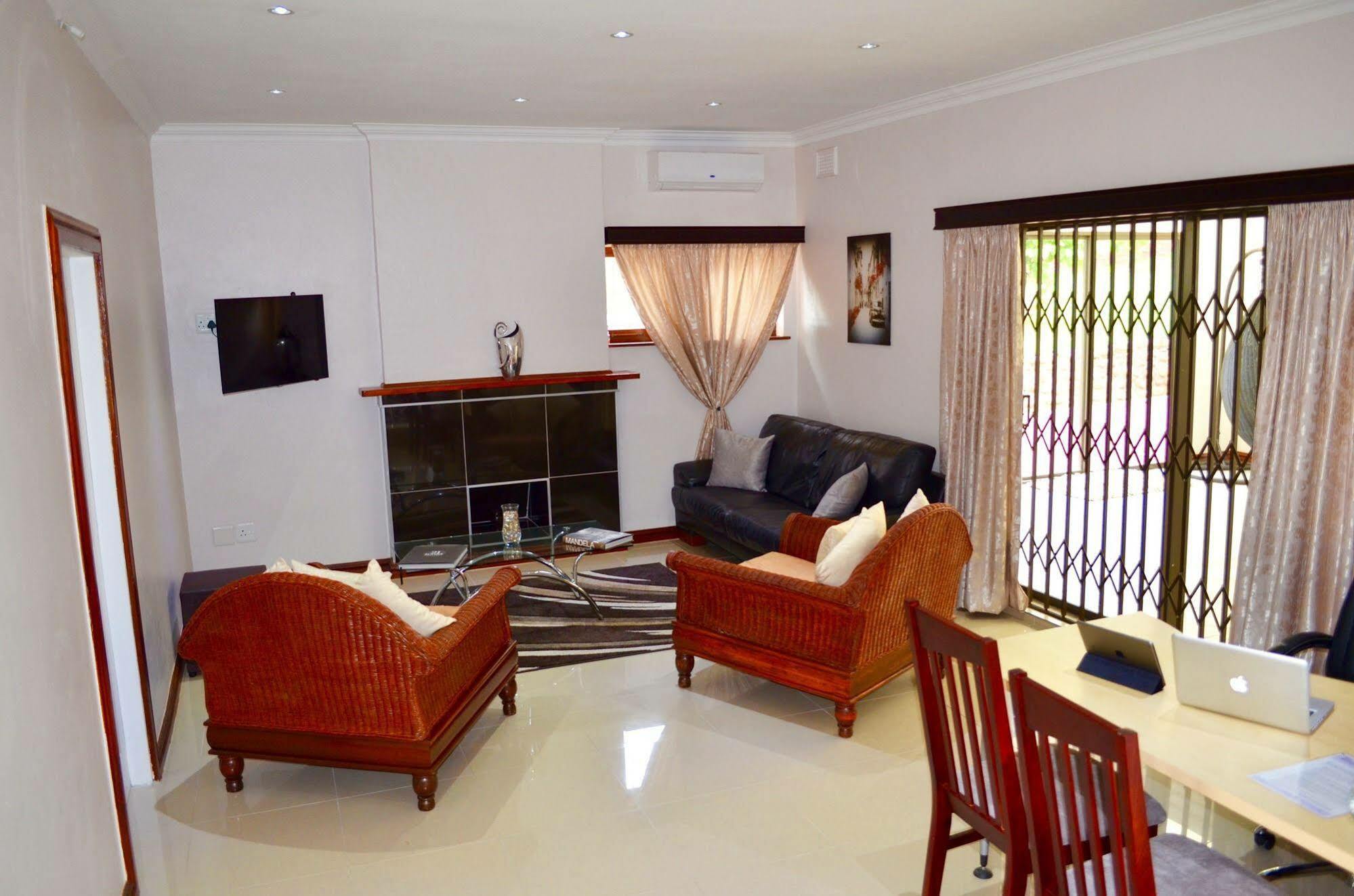 The Meritus Guest House Westville Esterno foto